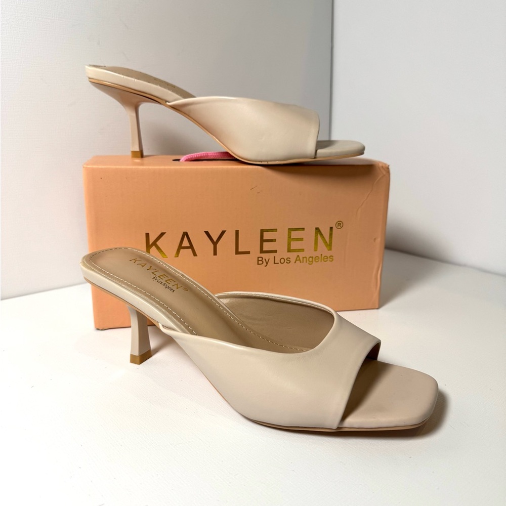 Kayleen by Los Angelos EDNIAA-1 Nude mule heels Size 7 NWT